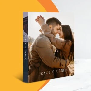 Amor couples photo book personalizado com nomes Joy e Daniel, registro especial de momentos românticos.